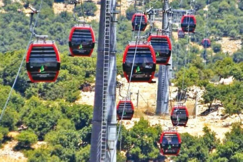 حركة سياحية نشطة في عجلون وأكثر من 7 آلاف زائر للتلفريك