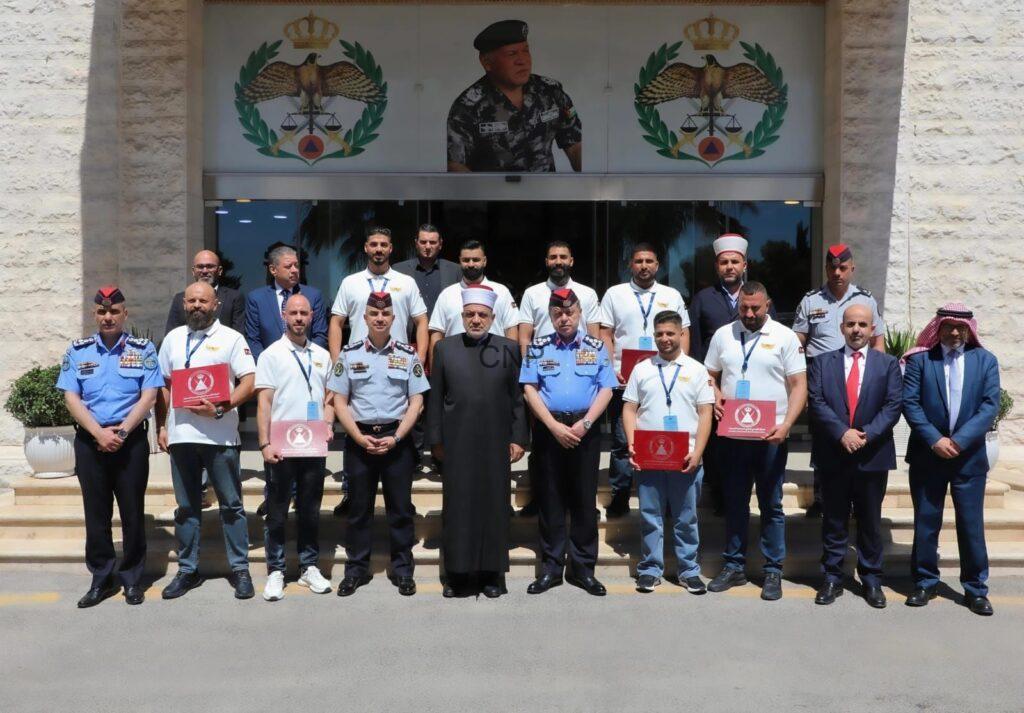 الأمن العام يُخرج الدورة التأسيسية الرابعة للإطفاء لموظفي المسجد الأقصى المبارك