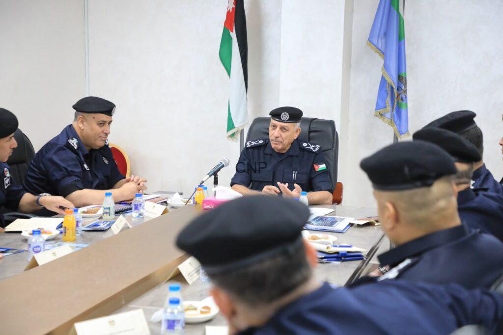 مدير الأمن العام يوجّه بإنشاء أربع محطات اتصال مرئية في المحافظات لتطبيق الزيارات بتقنية الفيديو عن بعد لنزلاء مراكز الإصلاح والتأهيل مع ذويهم