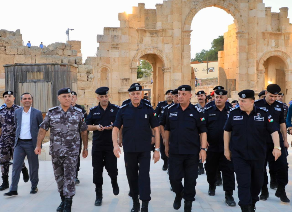 مدير الأمن العام يتفقّد موقع مهرجان جرش، ويطّلع على جاهزية الخطط الأمنية لتأمين فعالياته وتقديم الخدمات الأمثل لمرتاديه