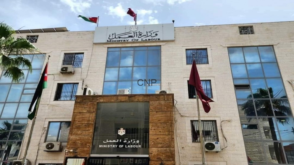 العمل: لا تمديد لفترة قوننة وتوفيق أوضاع العمالة غير الأردنية المخالفة